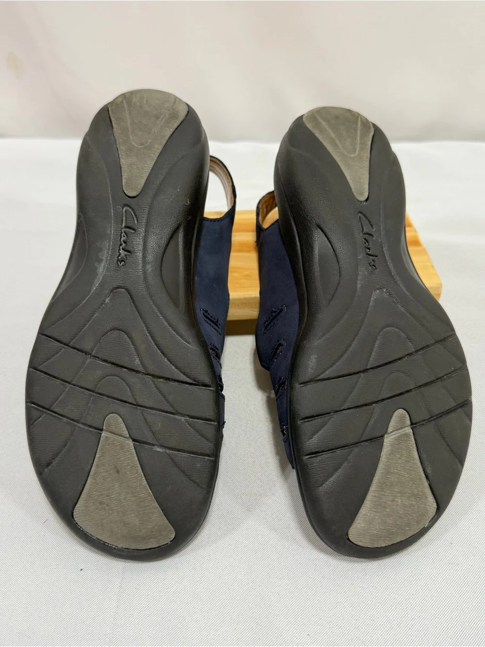 CLARKS Sandal Womens 5 Soft Cushion Buckle Straps Adjust Fit  Blue Suede